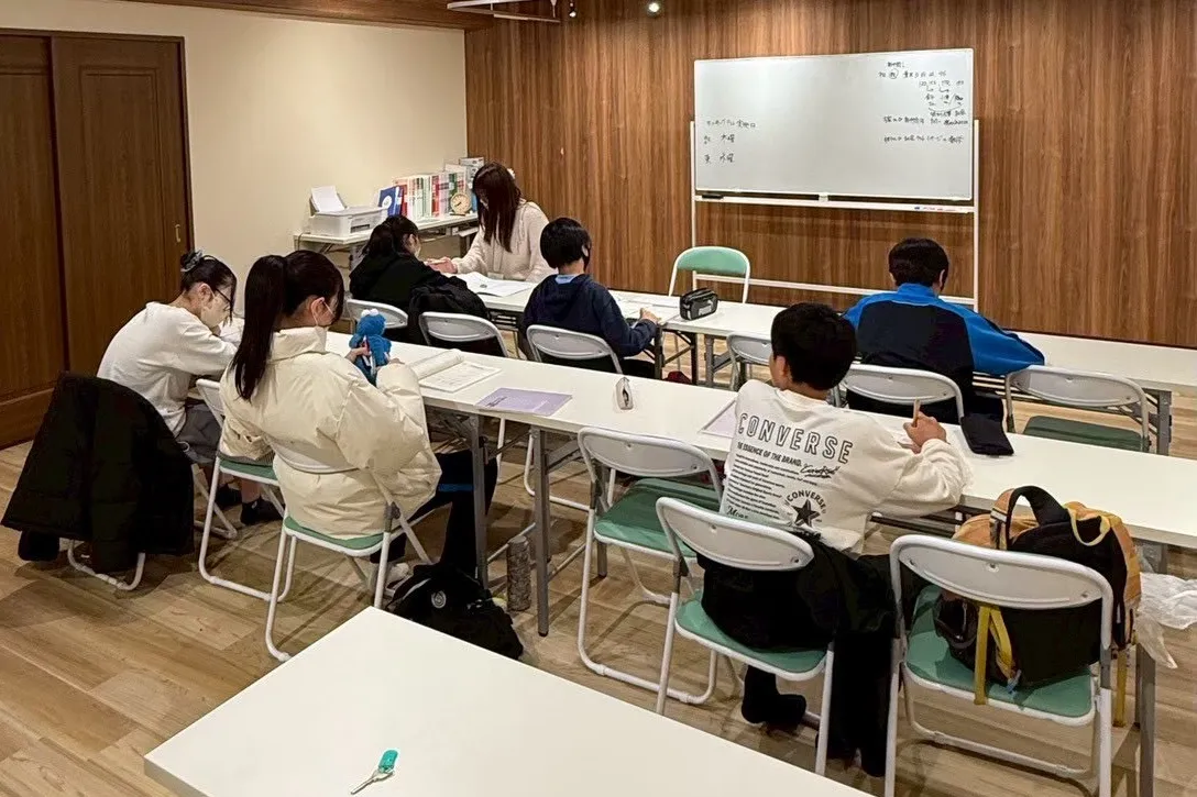宿河原教室で生徒が学習している様子